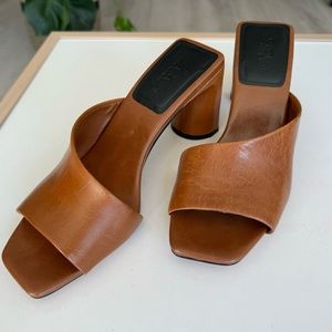 Beautiful leather Zara Mules for dressing up and down. Very comfortable